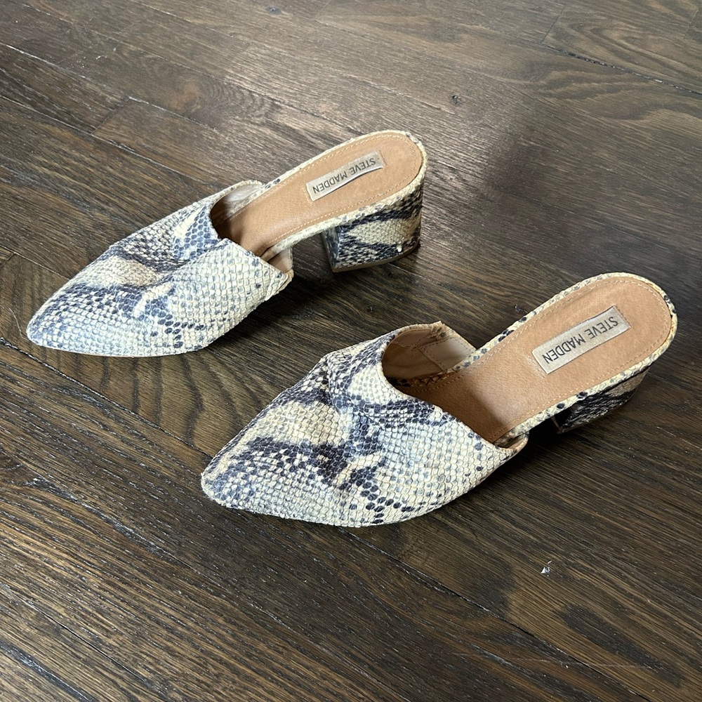 Steve Madden Gray Cream Mules with Snakeskin Print